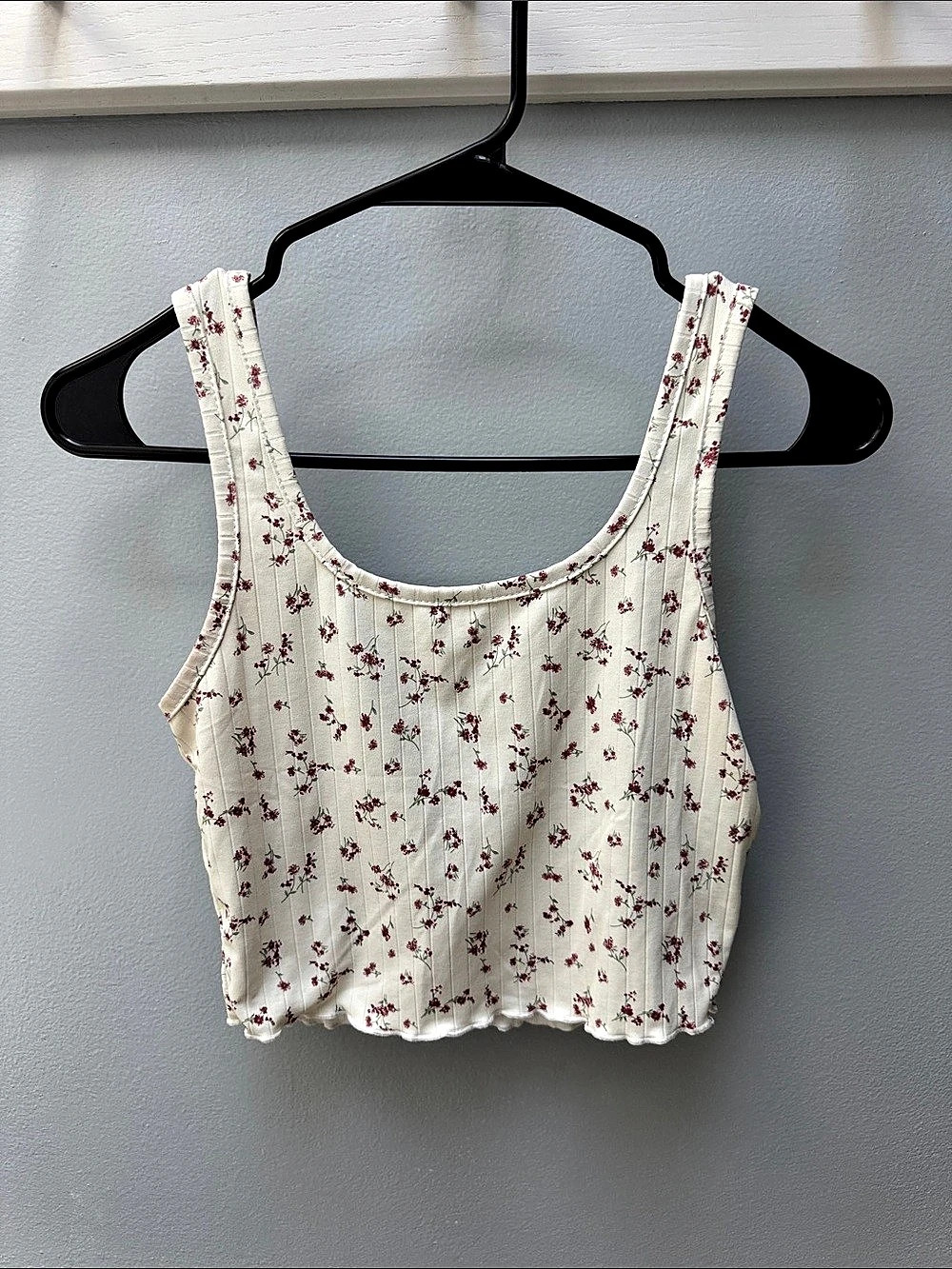 SHEIN Floral Crop Top in Cream & Red Size Small Like New